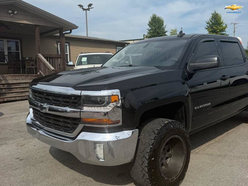 2018 Chevrolet Silverado 1500 LT Image 2 of 19