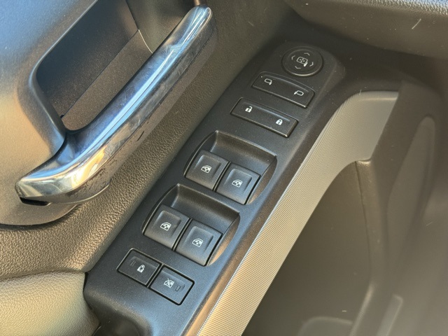 Vehicle image 21 of 30