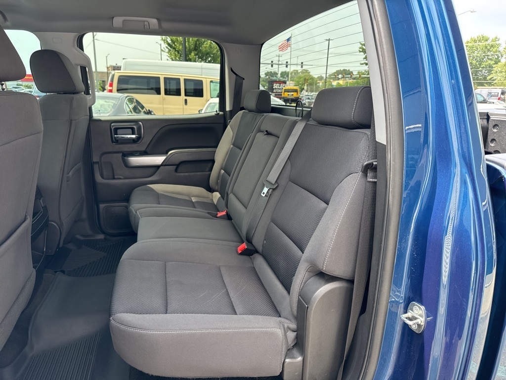 Vehicle image 15 of 25