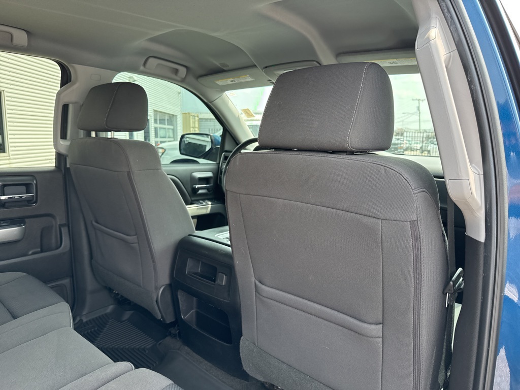 Vehicle image 18 of 25