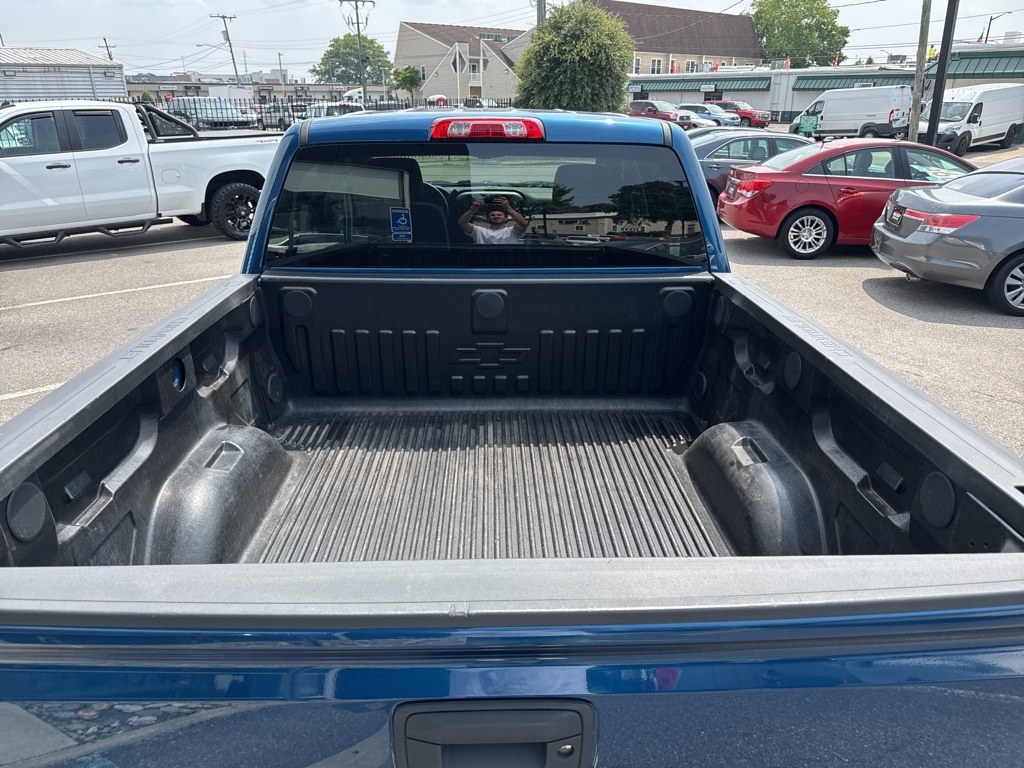 Vehicle image 16 of 25