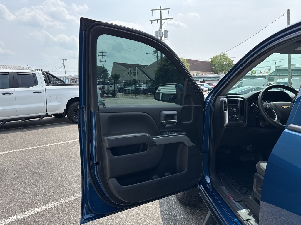Vehicle image 6 of 25
