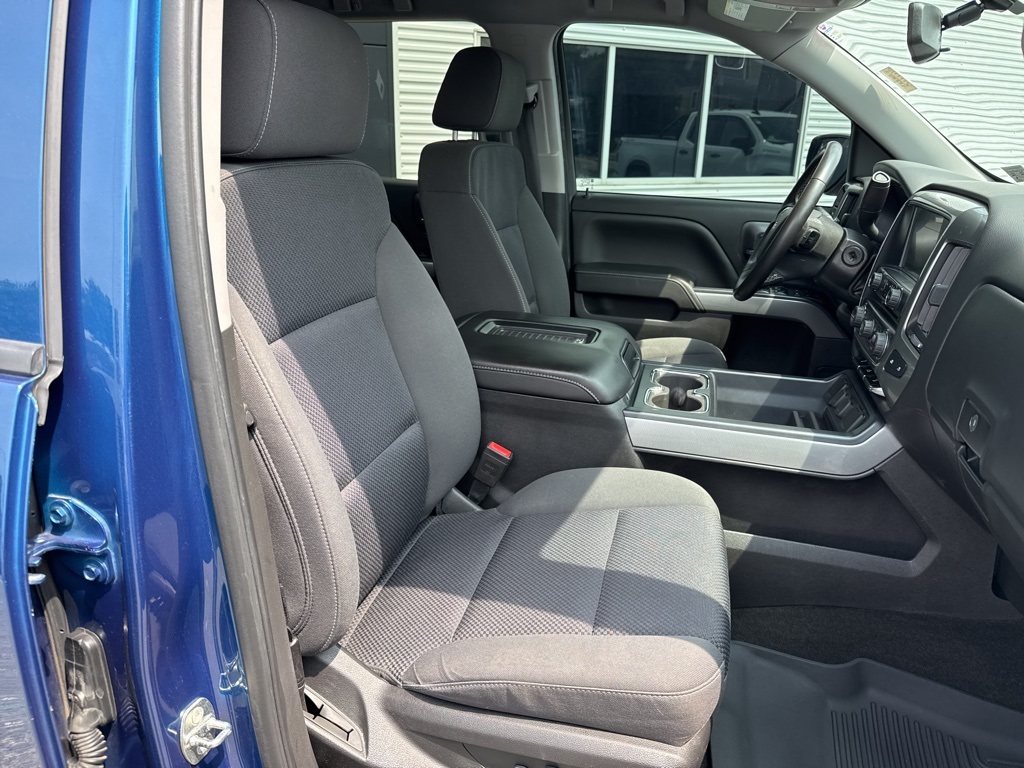 Vehicle image 21 of 25