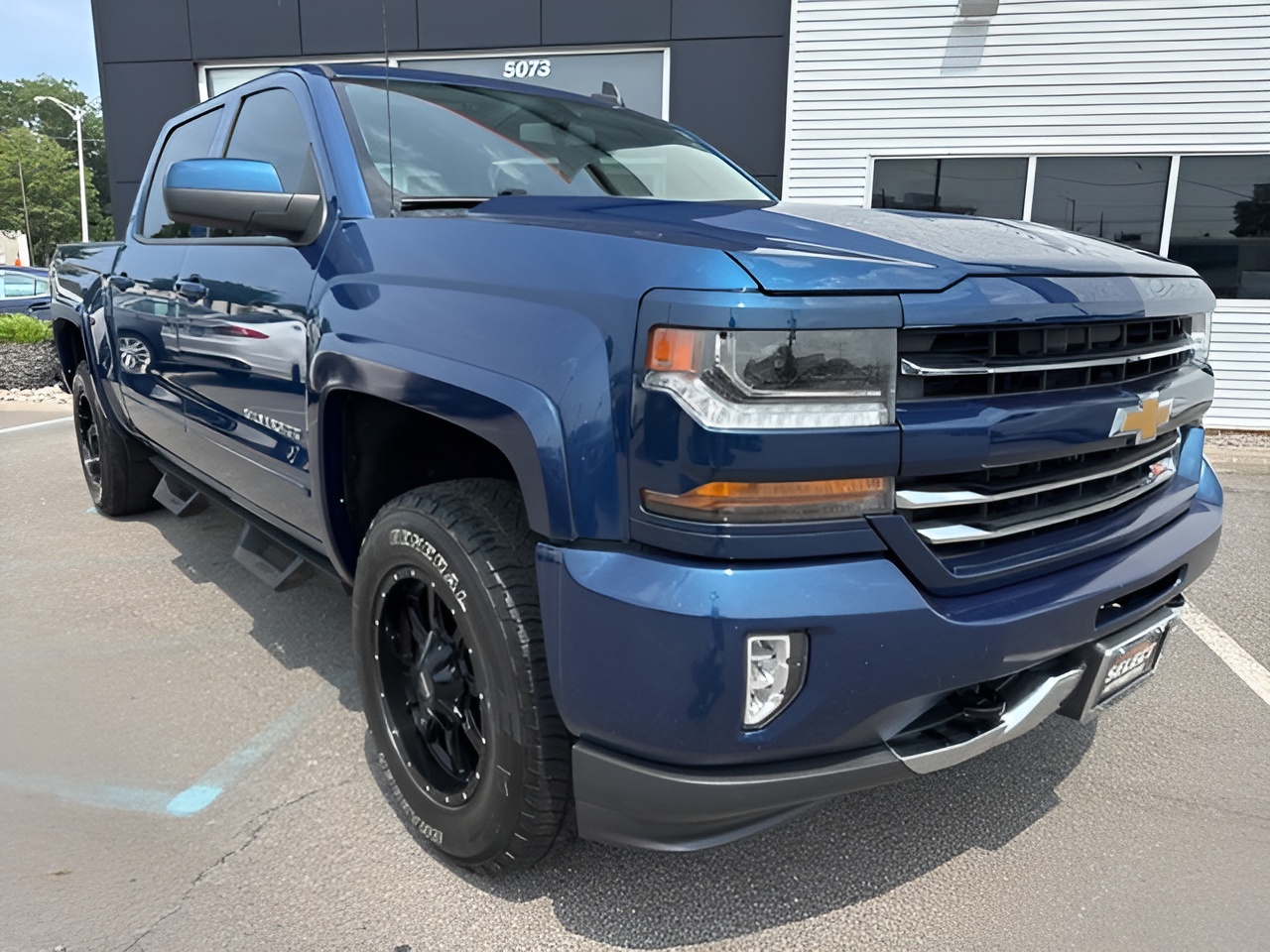 Vehicle image 23 of 25