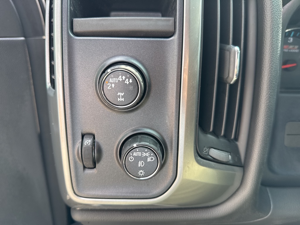 Vehicle image 8 of 25