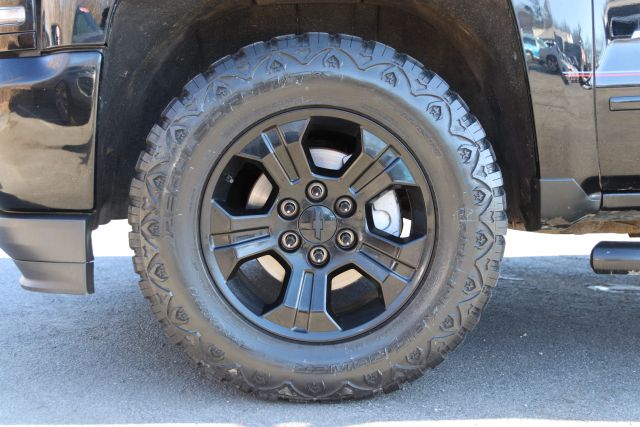 2018 Chevrolet Silverado 1500 LTZ Image 10 of 36