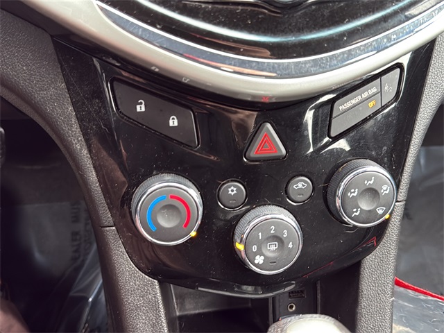 2018 Chevrolet Sonic LT Image 18 of 28