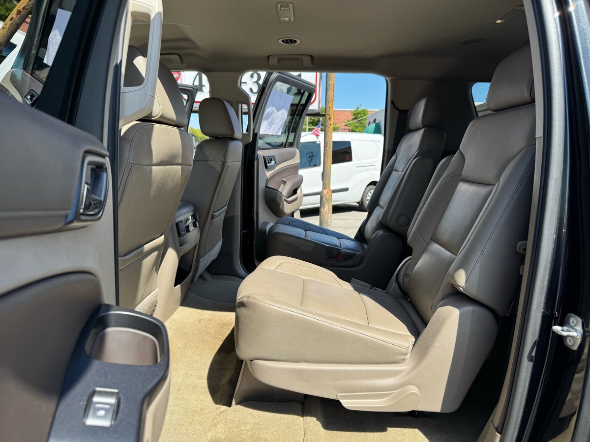 Vehicle image 8 of 12