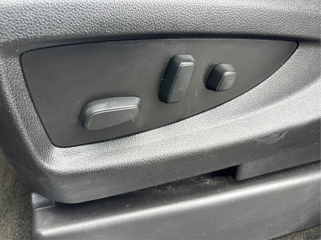 Vehicle image 25 of 40