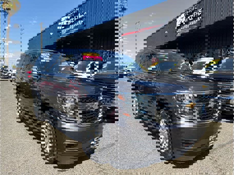 2018 Chevrolet Tahoe LT Image 2 of 31