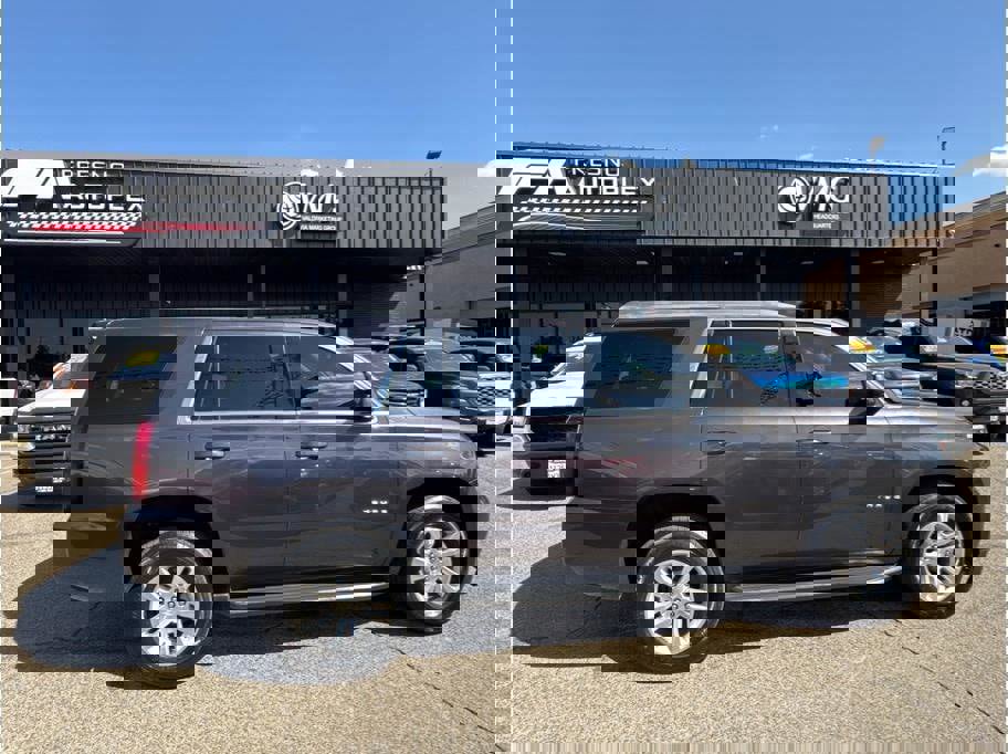 2018 Chevrolet Tahoe LT Image 3 of 31