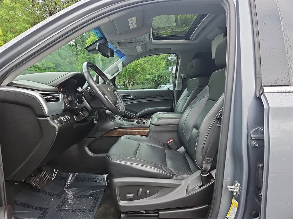 Vehicle image 10 of 32