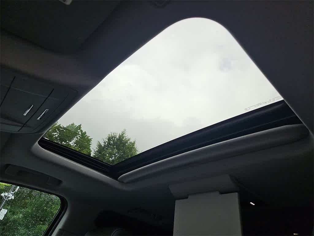 Vehicle image 28 of 32