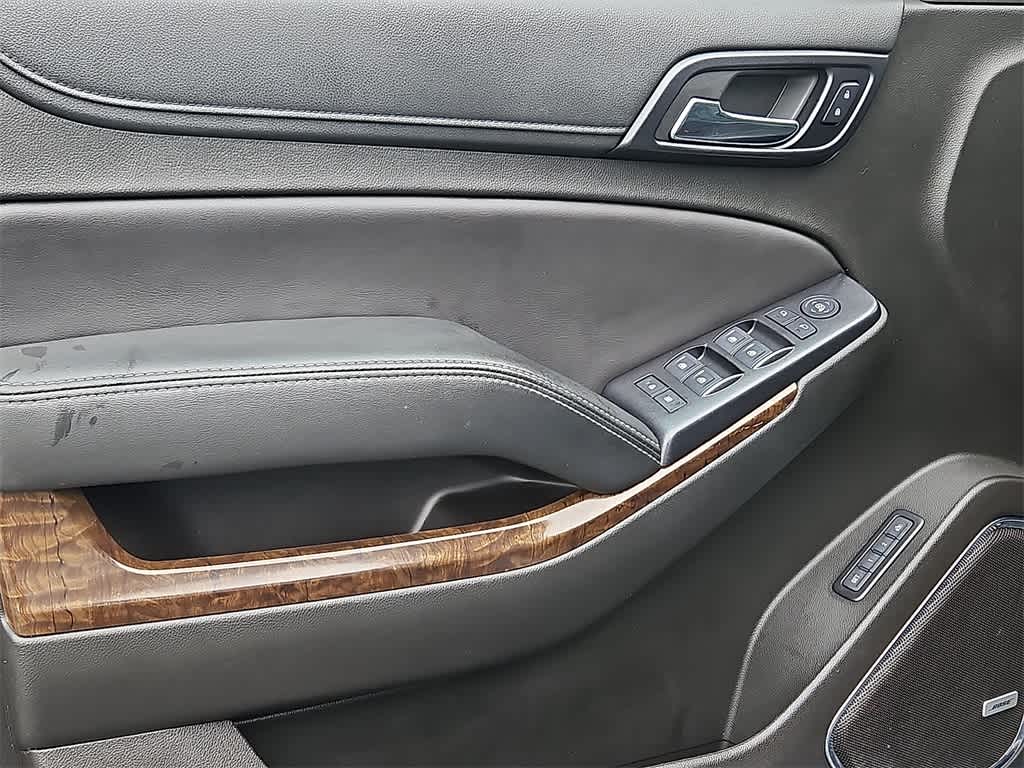 Vehicle image 17 of 32