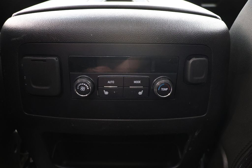 2018 Chevrolet Tahoe LT Image 13 of 31