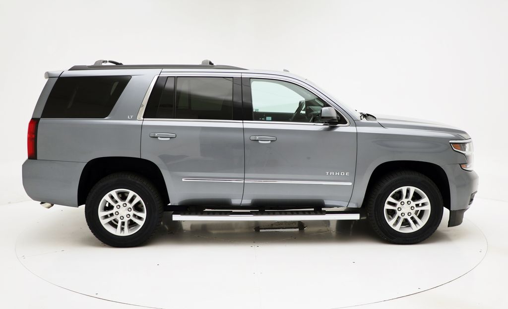 2018 Chevrolet Tahoe LT Image 2 of 31