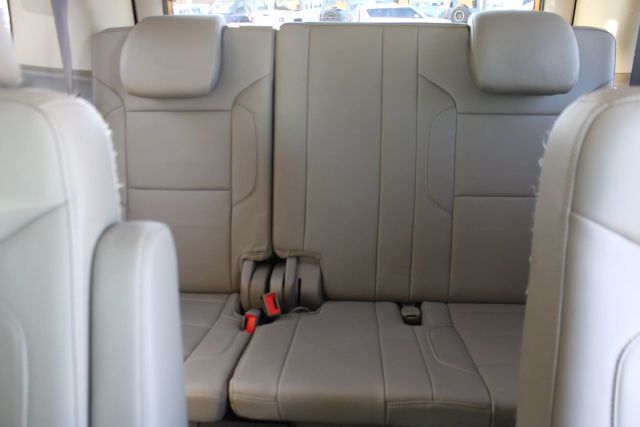Vehicle image 22 of 33
