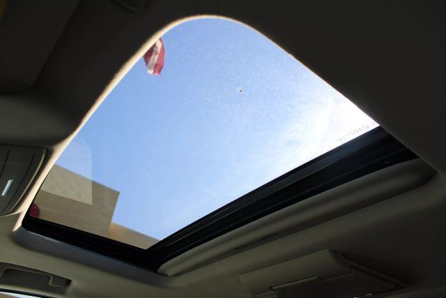 Vehicle image 18 of 33