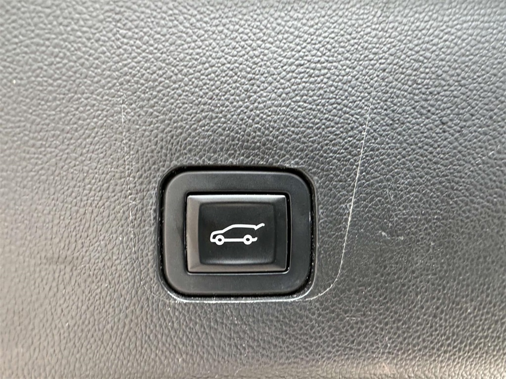 Vehicle image 32 of 33