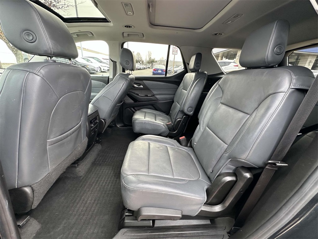 Vehicle image 28 of 33