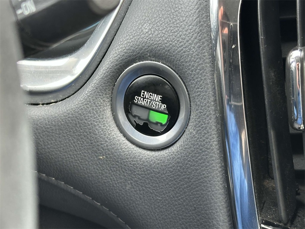 Vehicle image 14 of 33