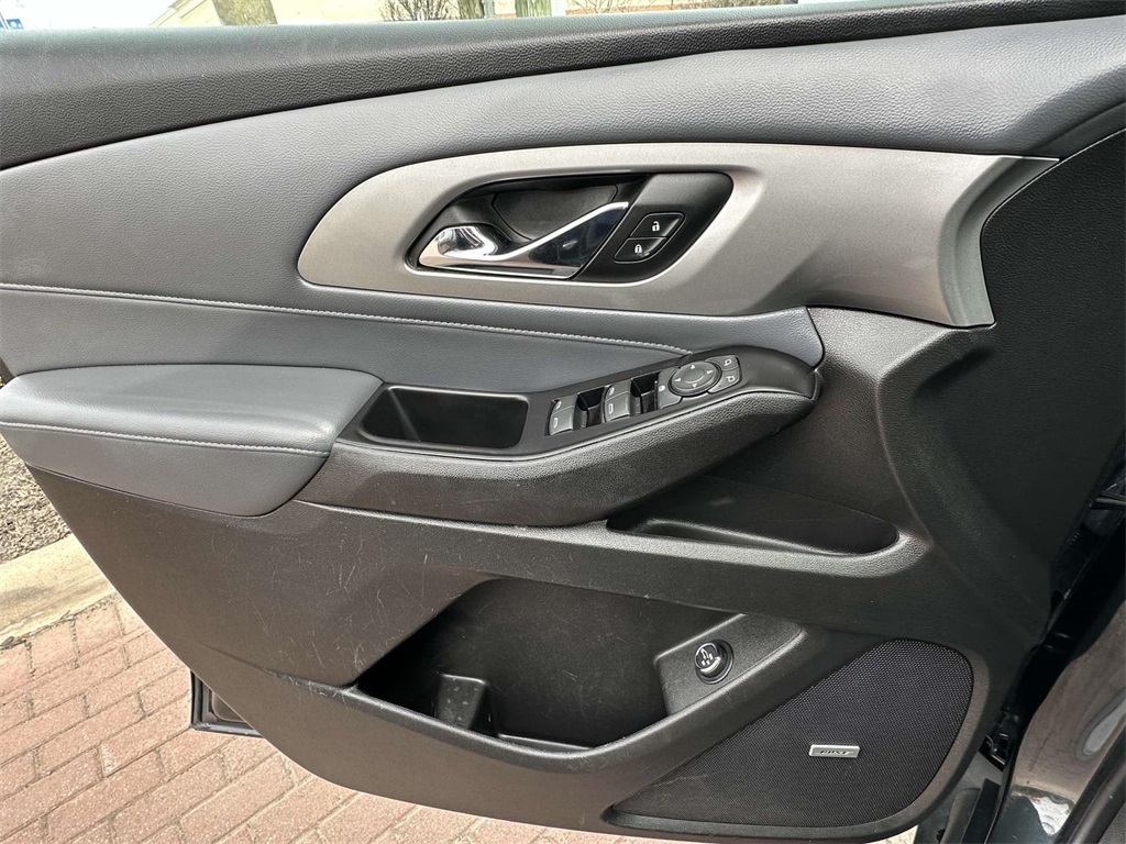 Vehicle image 23 of 33