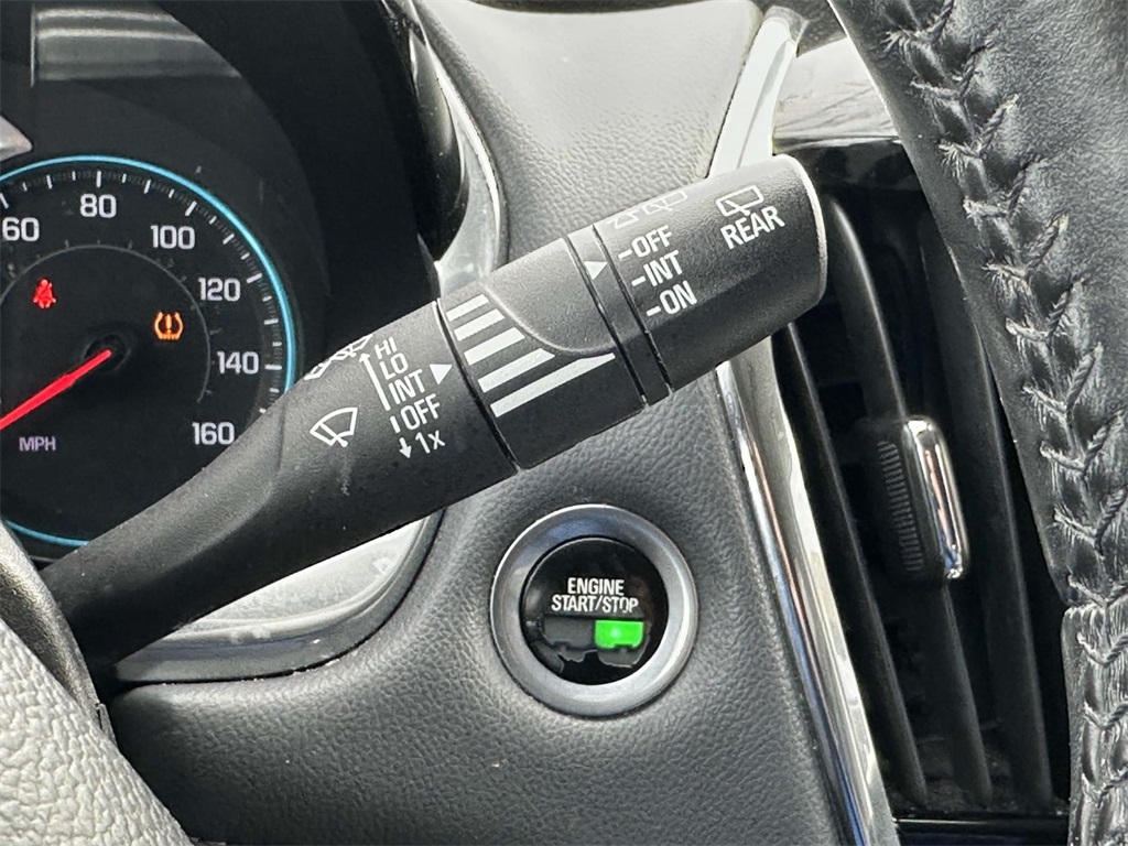 Vehicle image 18 of 33