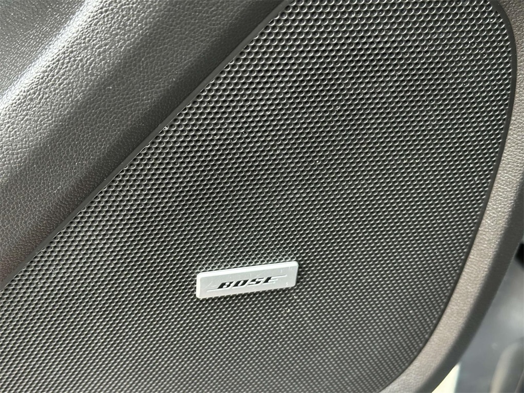 Vehicle image 25 of 33