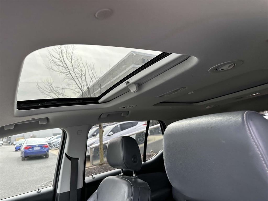 Vehicle image 26 of 33