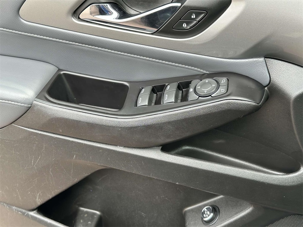 Vehicle image 24 of 33