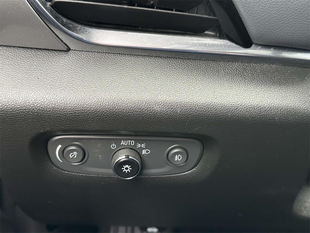 Vehicle image 16 of 33