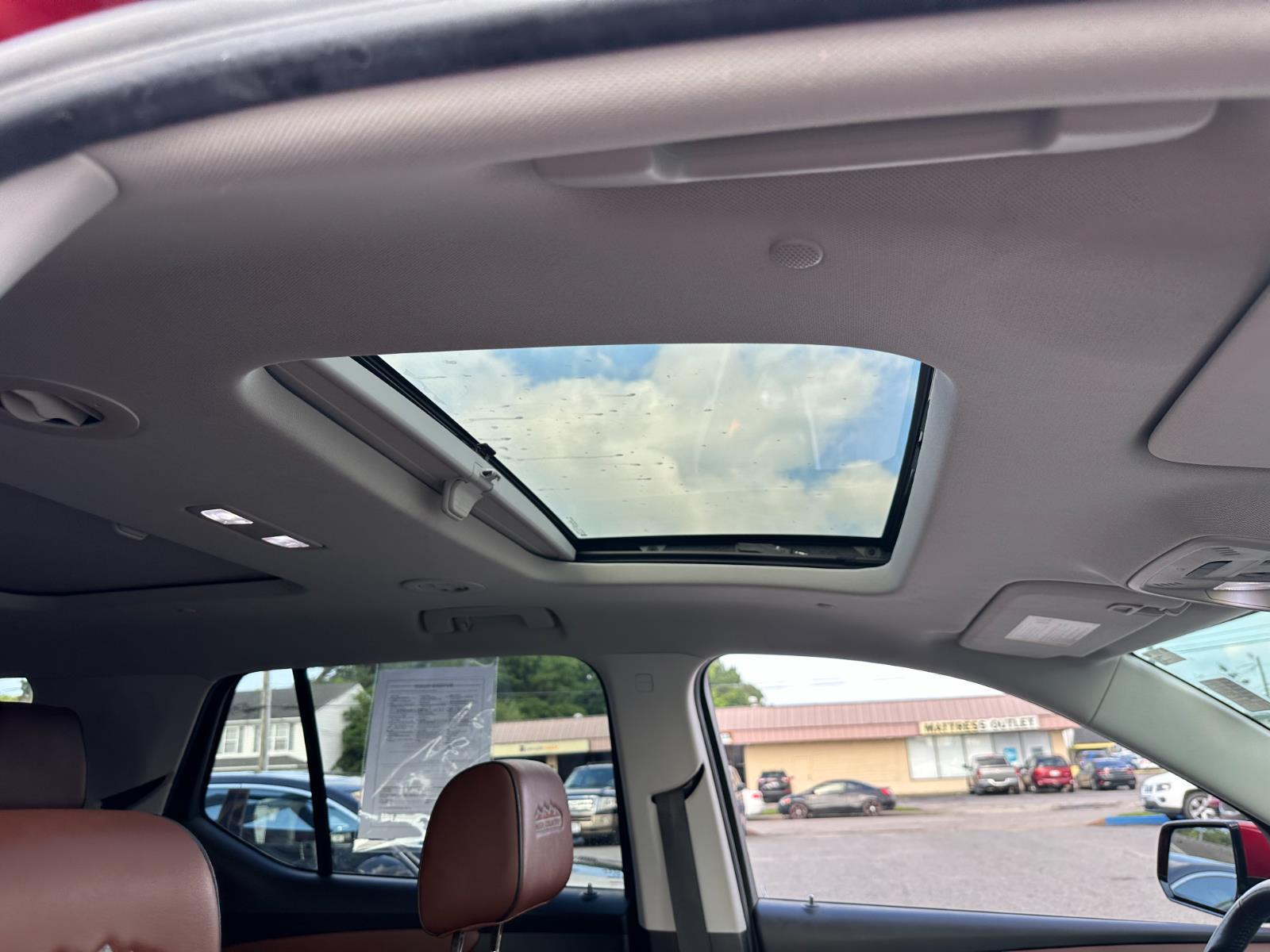 Vehicle image 17 of 31