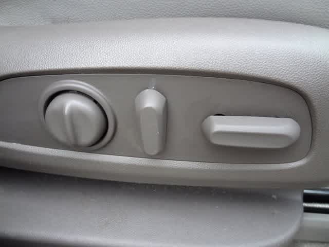 Vehicle image 25 of 52