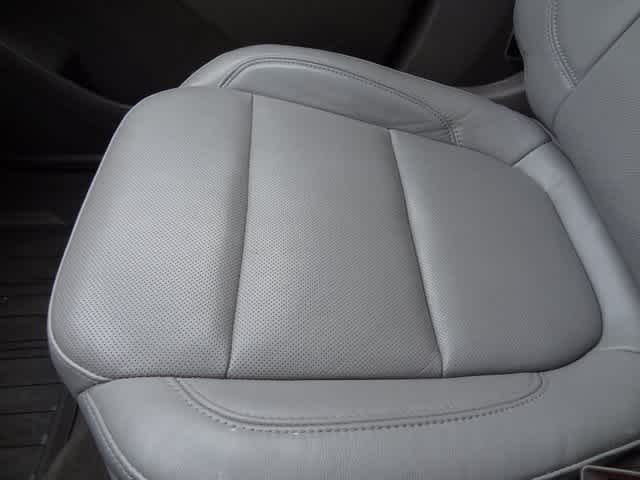 Vehicle image 48 of 52