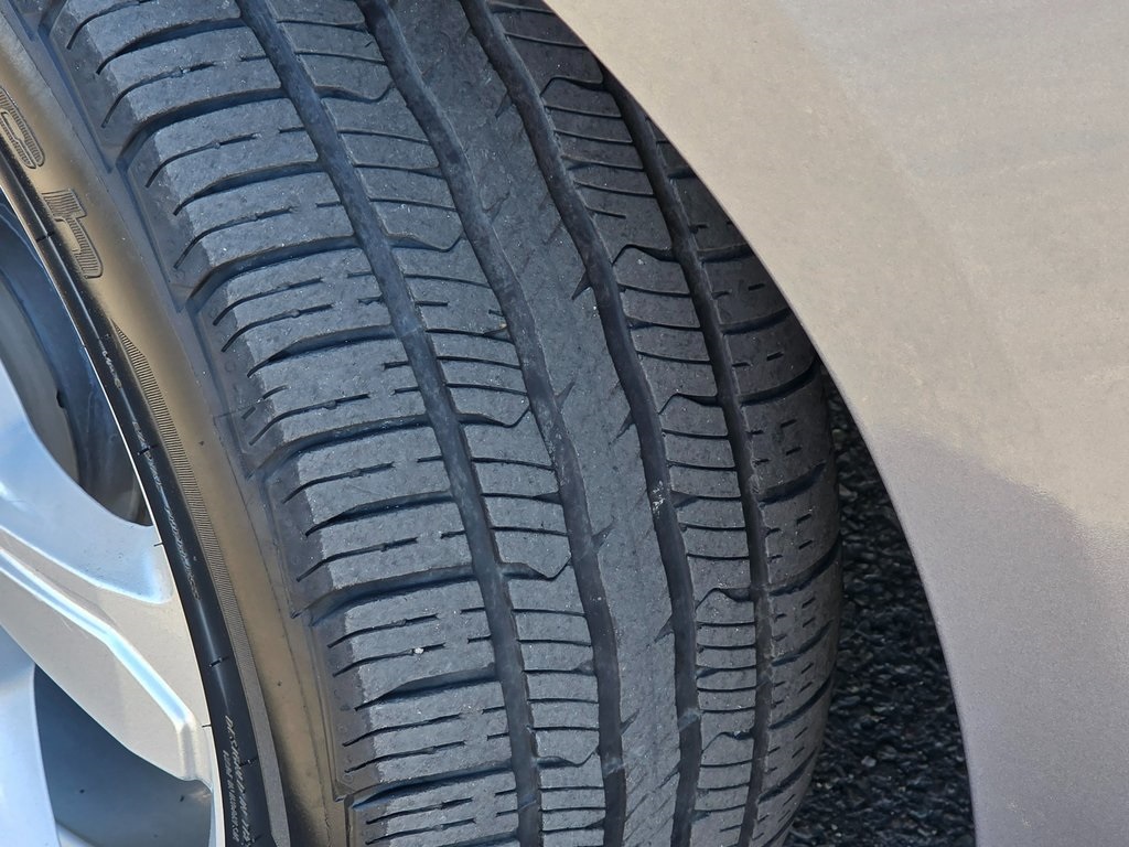 2018 Chevrolet Volt LT Image 9 of 42