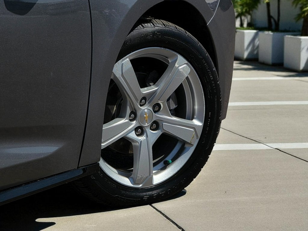 2018 Chevrolet Volt LT Image 8 of 42