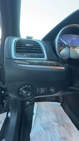 2018 Chrysler 300 Limited Image 30 of 32