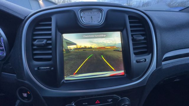 2018 Chrysler 300 Limited Image 20 of 32