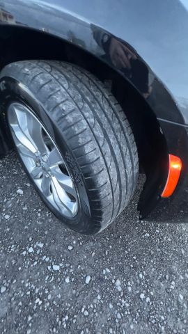 2018 Chrysler 300 Limited Image 8 of 32