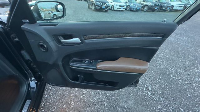 2018 Chrysler 300 Limited Image 32 of 32