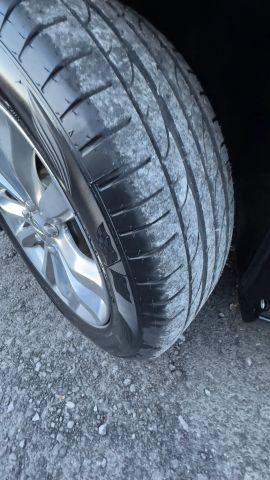 2018 Chrysler 300 Limited Image 7 of 32