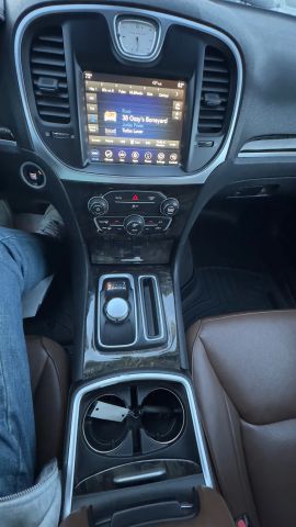 2018 Chrysler 300 Limited Image 23 of 32