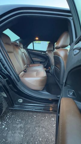 2018 Chrysler 300 Limited Image 14 of 32