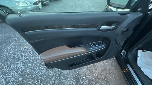 2018 Chrysler 300 Limited Image 29 of 32