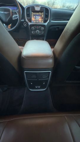 2018 Chrysler 300 Limited Image 28 of 32