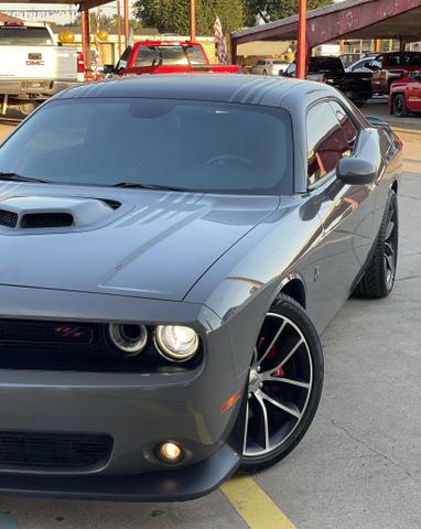 2018 Dodge Challenger 392 Hemi Scat Pack Shaker Image 2 of 43