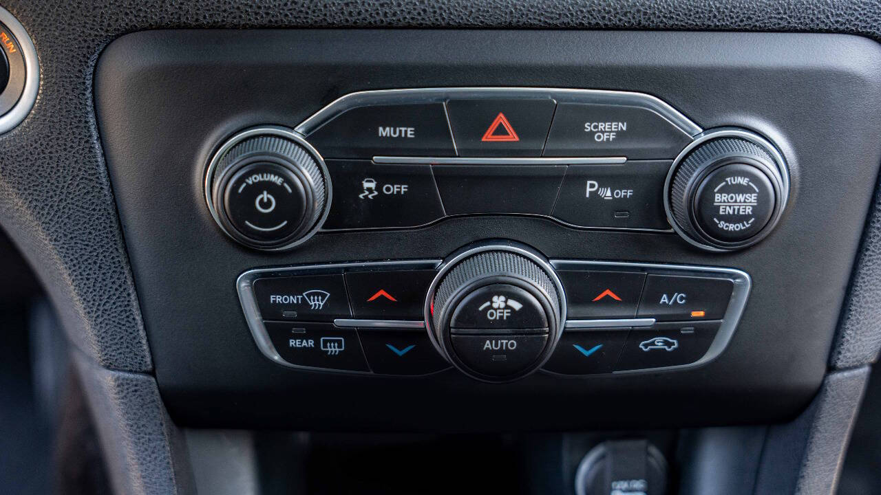 Vehicle image 23 of 29