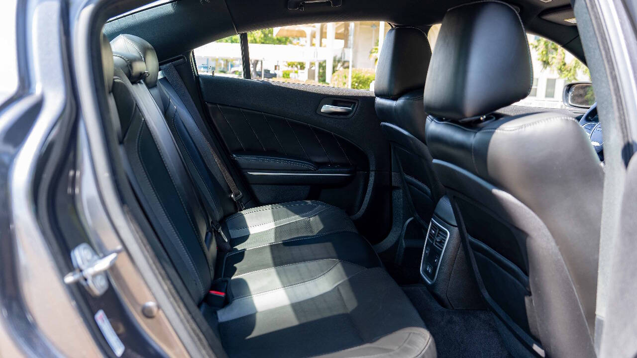Vehicle image 12 of 29