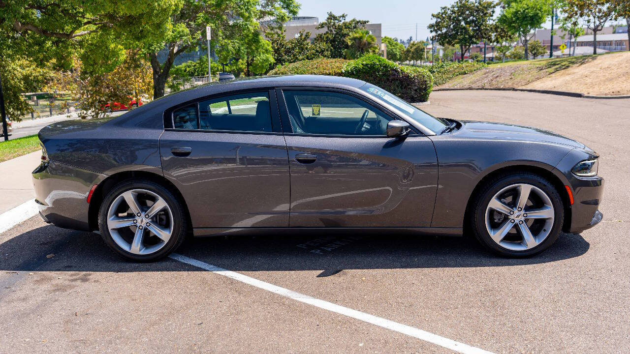 Vehicle image 6 of 29