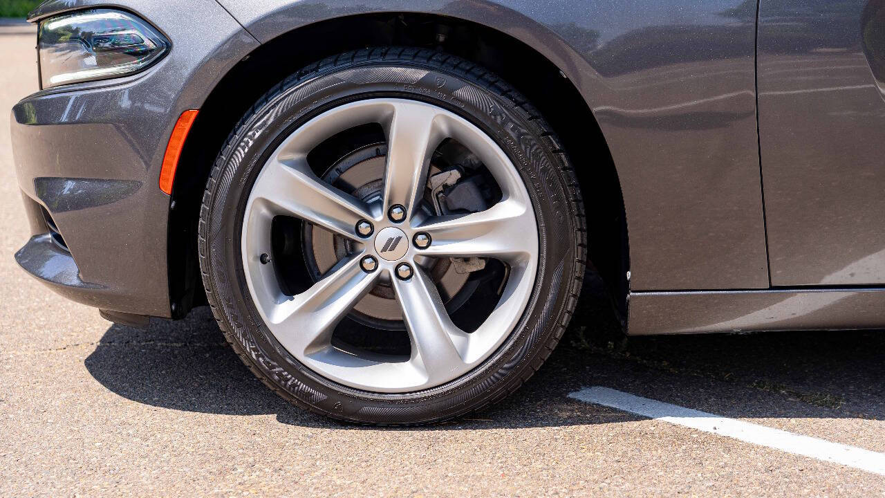 Vehicle image 11 of 29